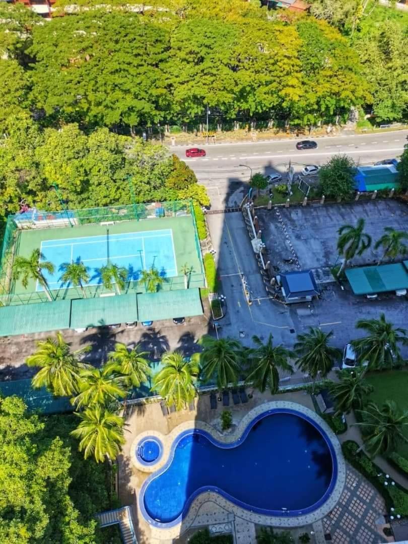 Airbnb At Sri Sayang Batu Ferringhi Beach エクステリア 写真