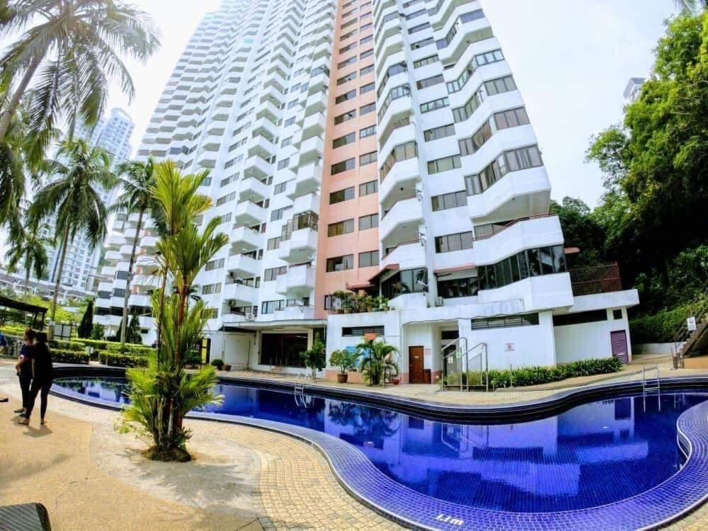 Airbnb At Sri Sayang Batu Ferringhi Beach エクステリア 写真