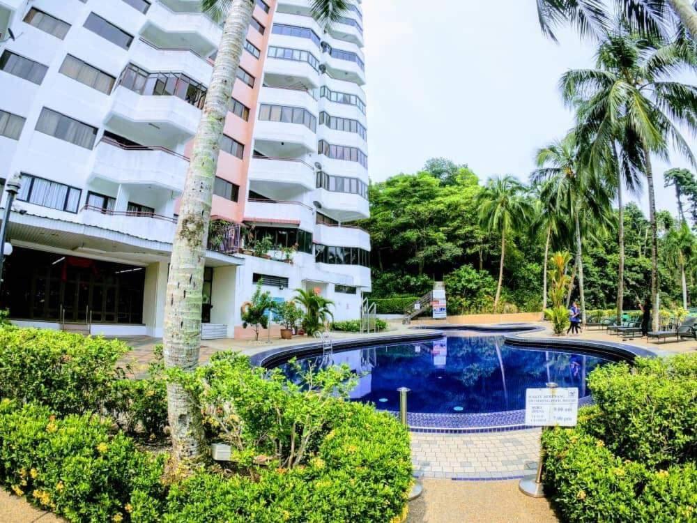 Airbnb At Sri Sayang Batu Ferringhi Beach エクステリア 写真