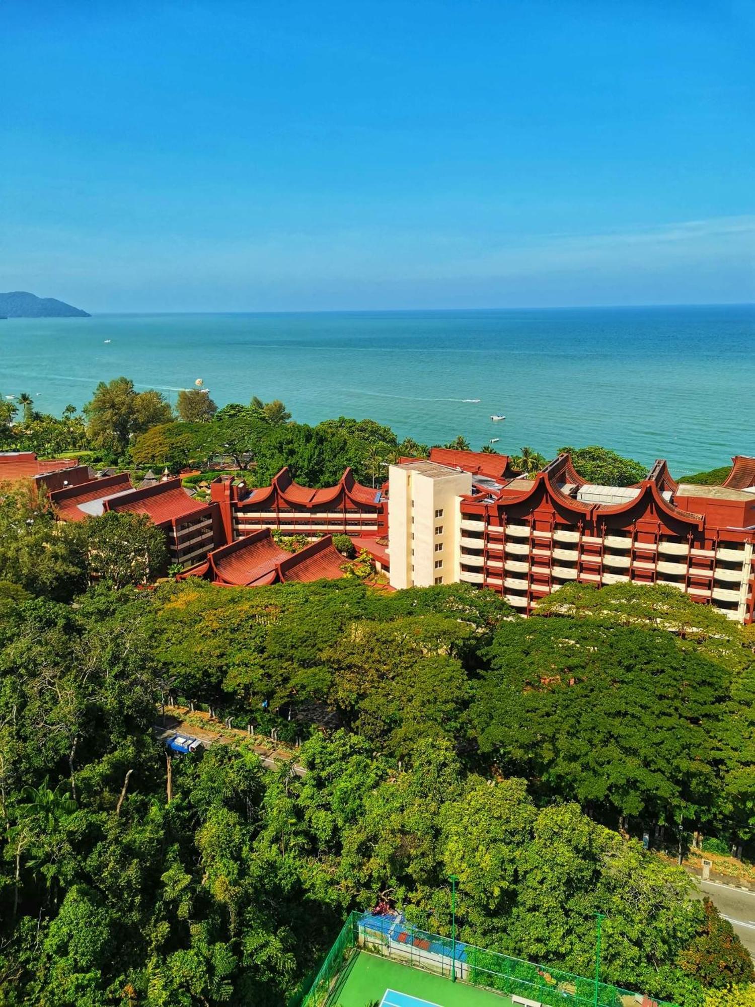 Airbnb At Sri Sayang Batu Ferringhi Beach エクステリア 写真