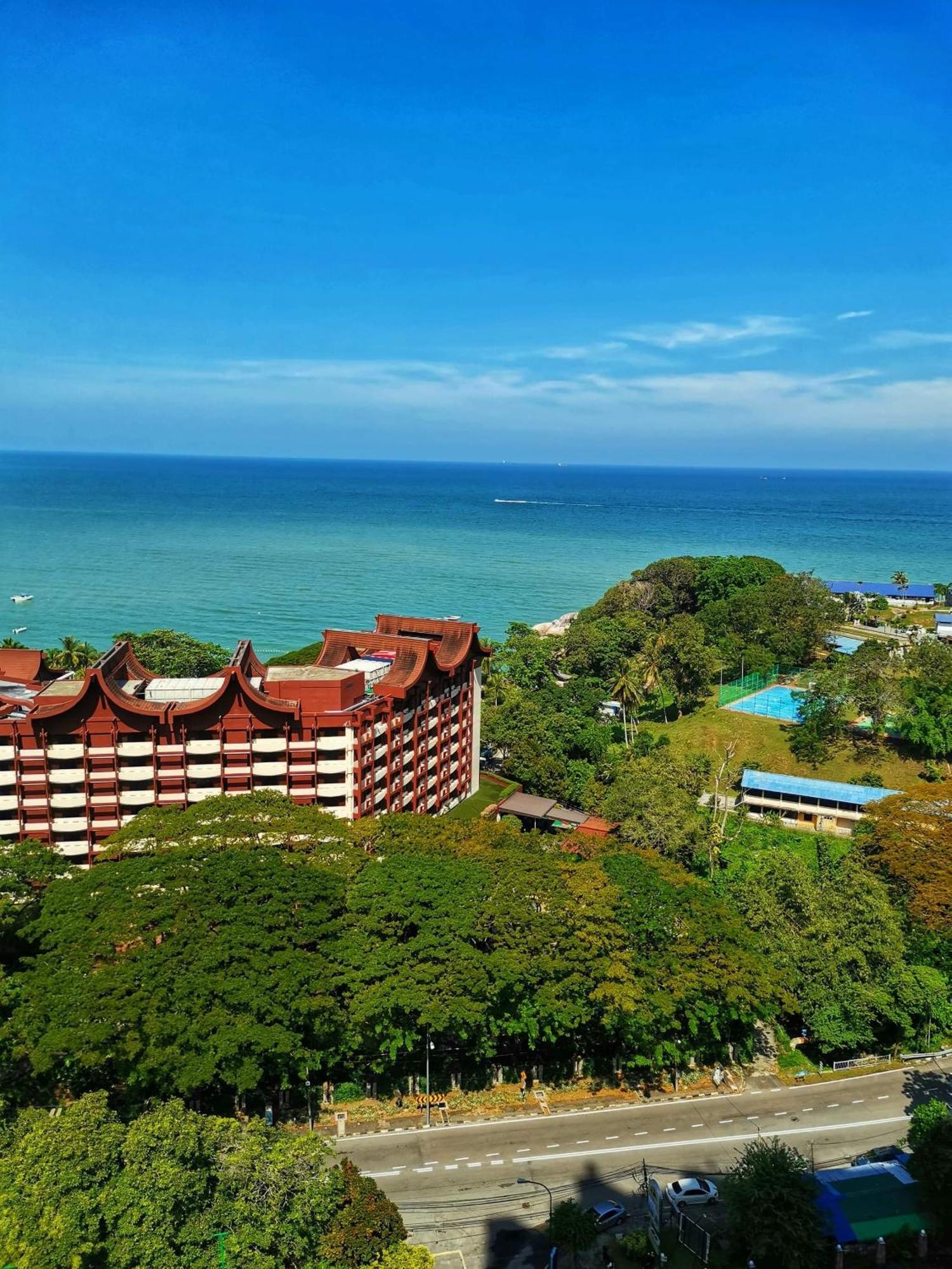 Airbnb At Sri Sayang Batu Ferringhi Beach エクステリア 写真