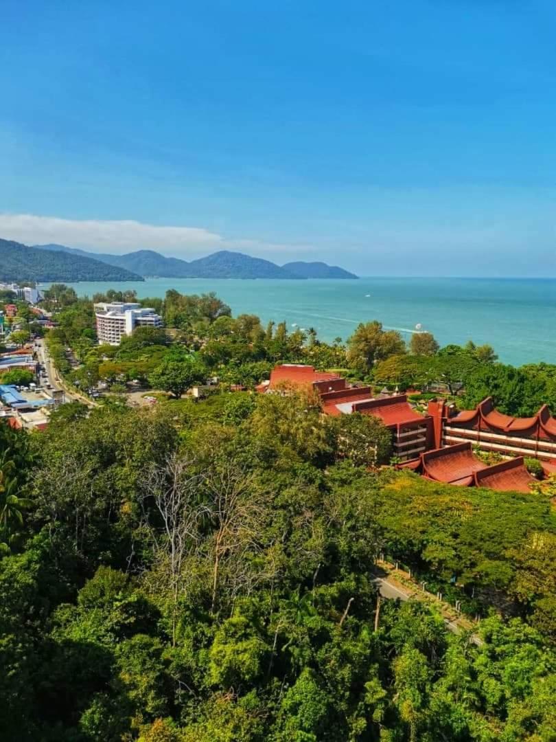Airbnb At Sri Sayang Batu Ferringhi Beach エクステリア 写真