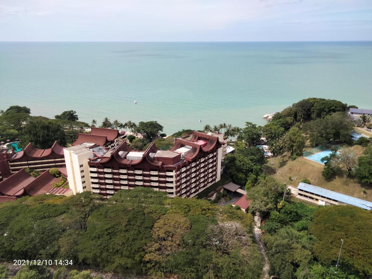 Airbnb At Sri Sayang Batu Ferringhi Beach エクステリア 写真