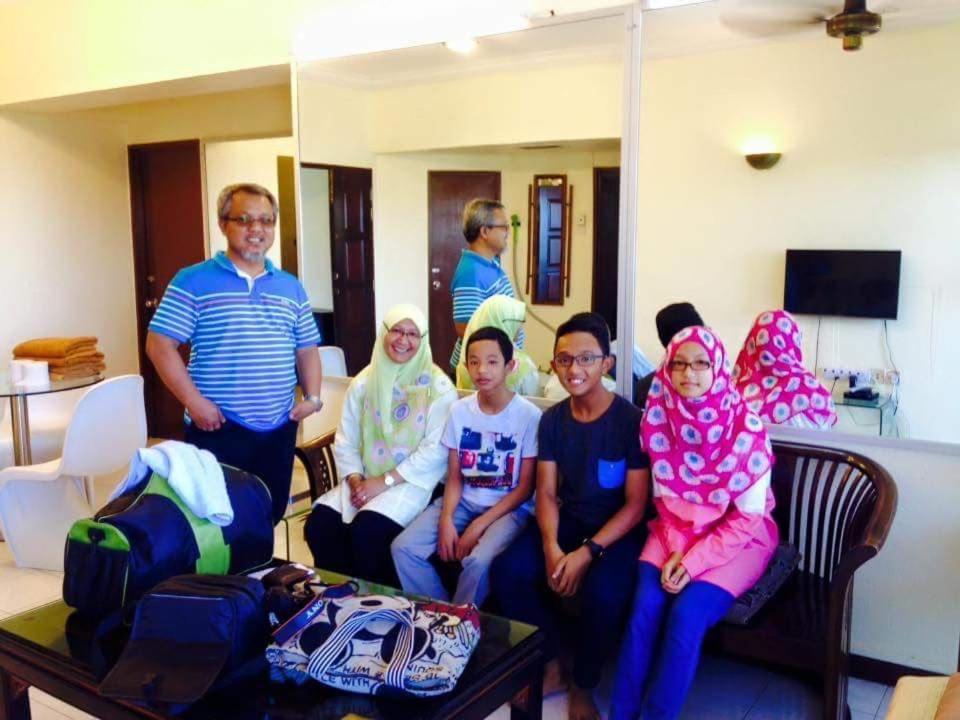 Airbnb At Sri Sayang Batu Ferringhi Beach エクステリア 写真
