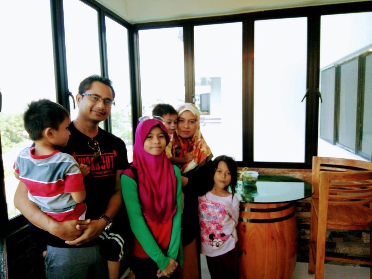 Airbnb At Sri Sayang Batu Ferringhi Beach エクステリア 写真