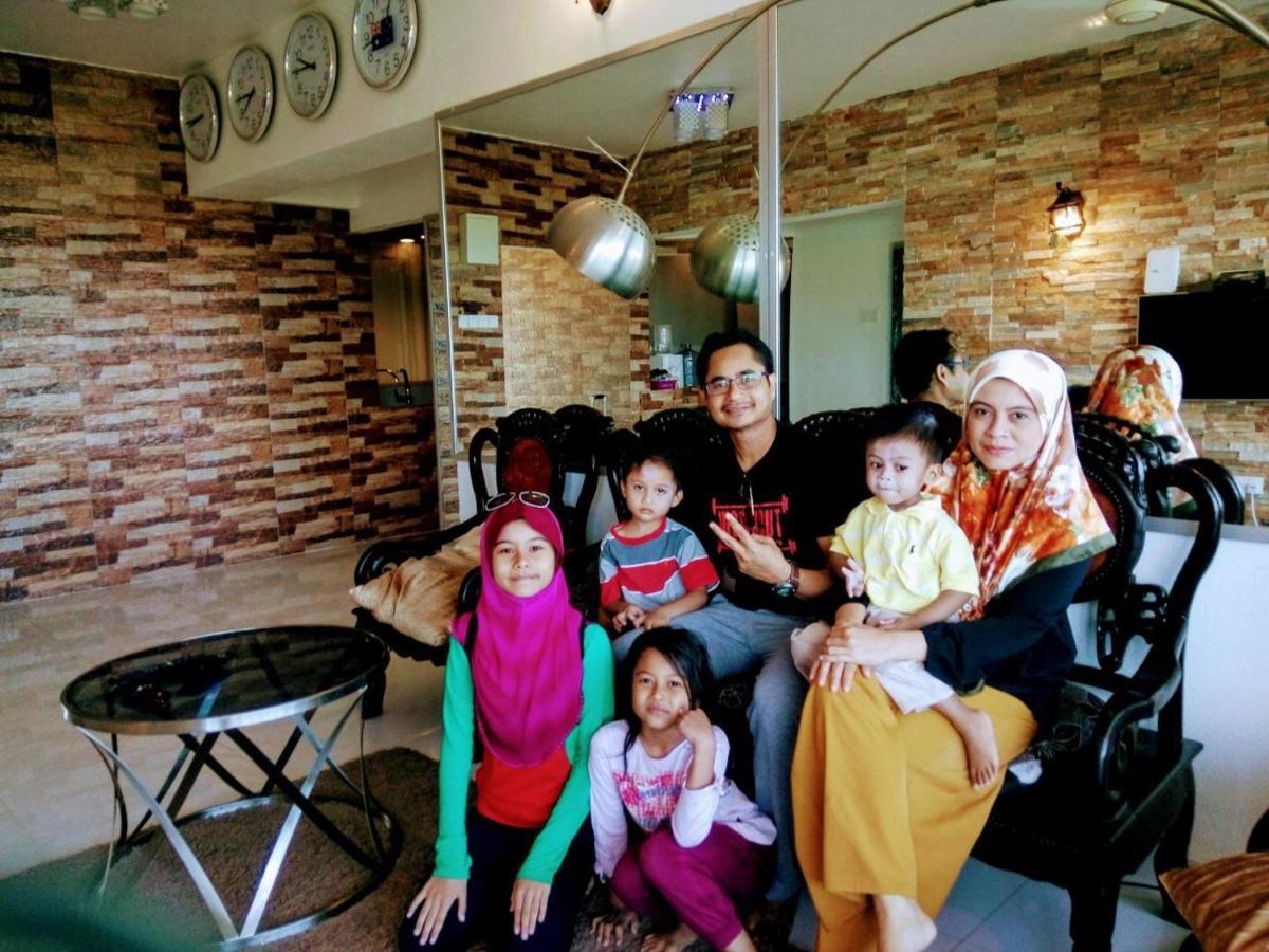 Airbnb At Sri Sayang Batu Ferringhi Beach エクステリア 写真