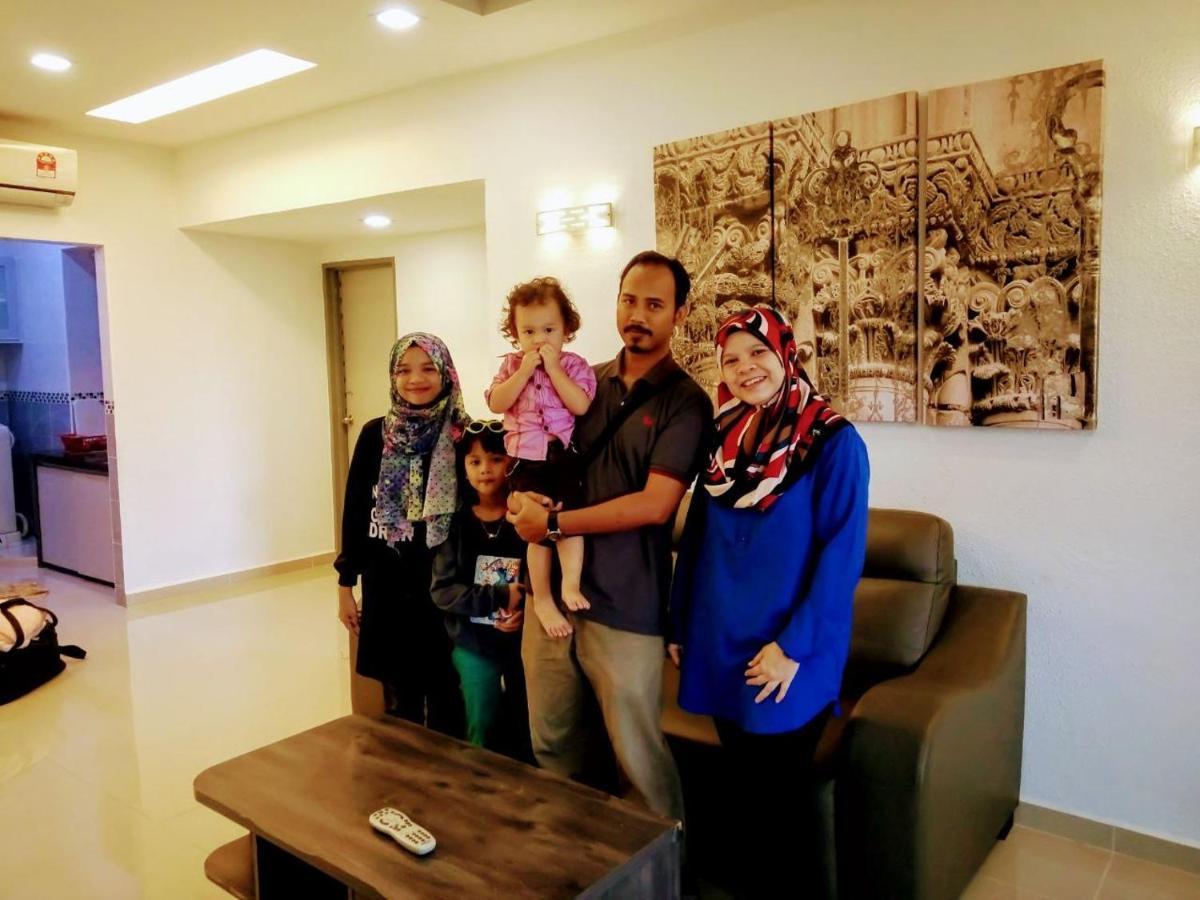 Airbnb At Sri Sayang Batu Ferringhi Beach エクステリア 写真