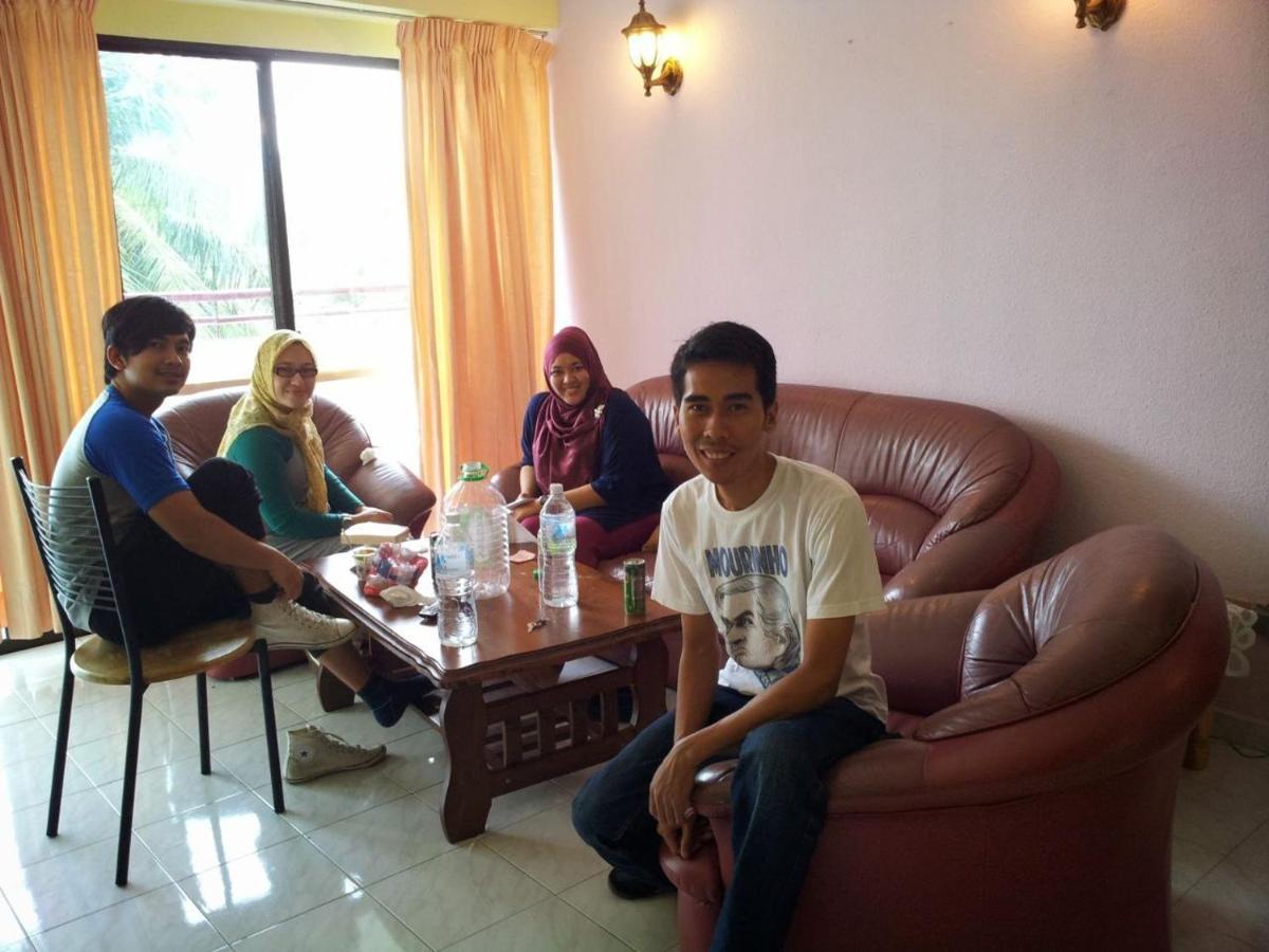 Airbnb At Sri Sayang Batu Ferringhi Beach エクステリア 写真