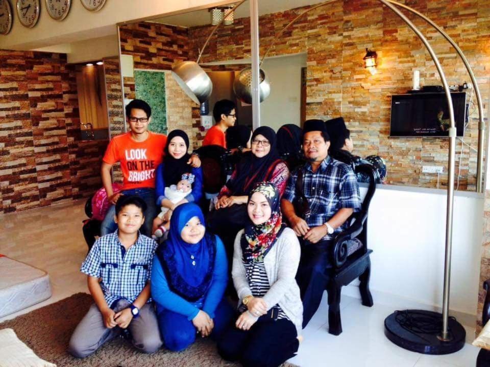 Airbnb At Sri Sayang Batu Ferringhi Beach エクステリア 写真