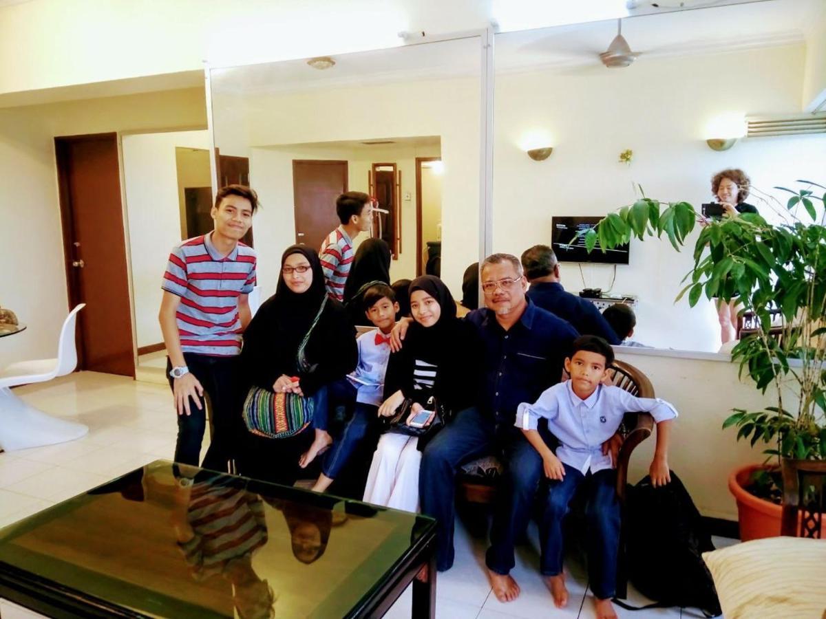 Airbnb At Sri Sayang Batu Ferringhi Beach エクステリア 写真