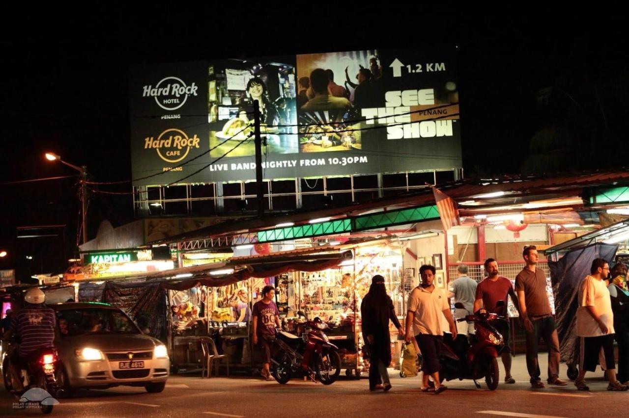 Airbnb At Sri Sayang Batu Ferringhi Beach エクステリア 写真