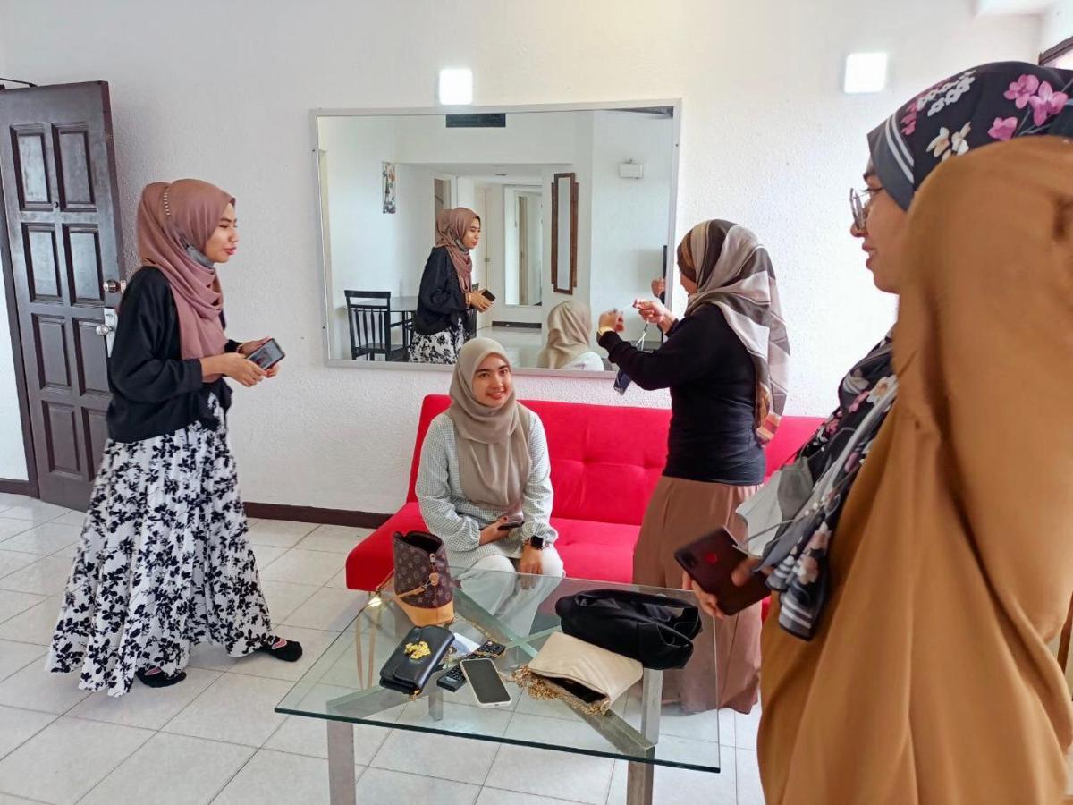Airbnb At Sri Sayang Batu Ferringhi Beach エクステリア 写真